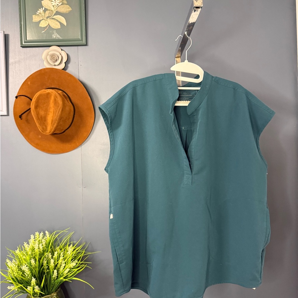 Figs Rafaela Oversized Scrub Top Caribbean Blue Preloved Size:XL limited edition